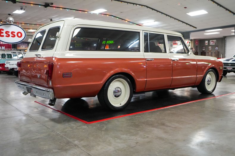 Chevrolet-Suburban-1969-Copper-Beige-28