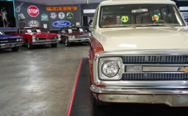 Chevrolet-Suburban-1969-Copper-Beige-3