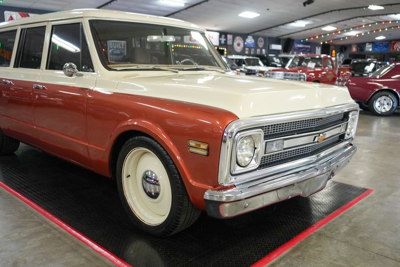Chevrolet-Suburban-1969-Copper-Beige-33