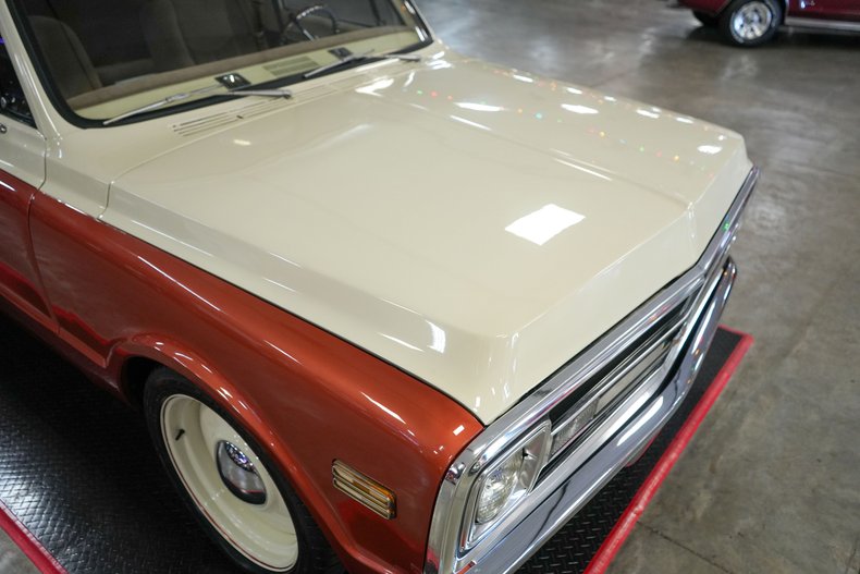 Chevrolet-Suburban-1969-Copper-Beige-34