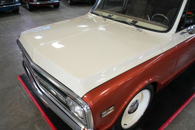 Chevrolet-Suburban-1969-Copper-Beige-35