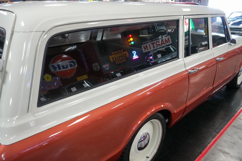 Chevrolet-Suburban-1969-Copper-Beige-37