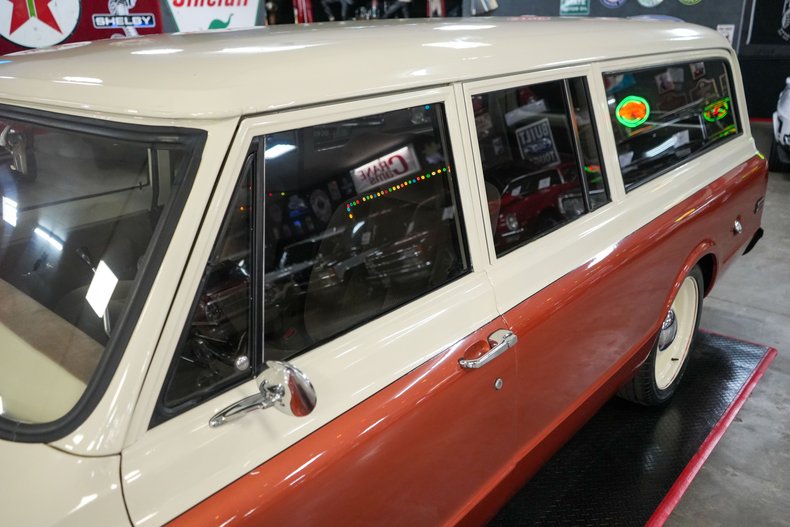 Chevrolet-Suburban-1969-Copper-Beige-38
