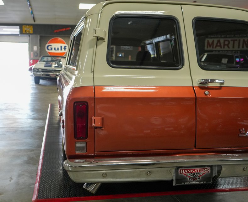 Chevrolet-Suburban-1969-Copper-Beige-41