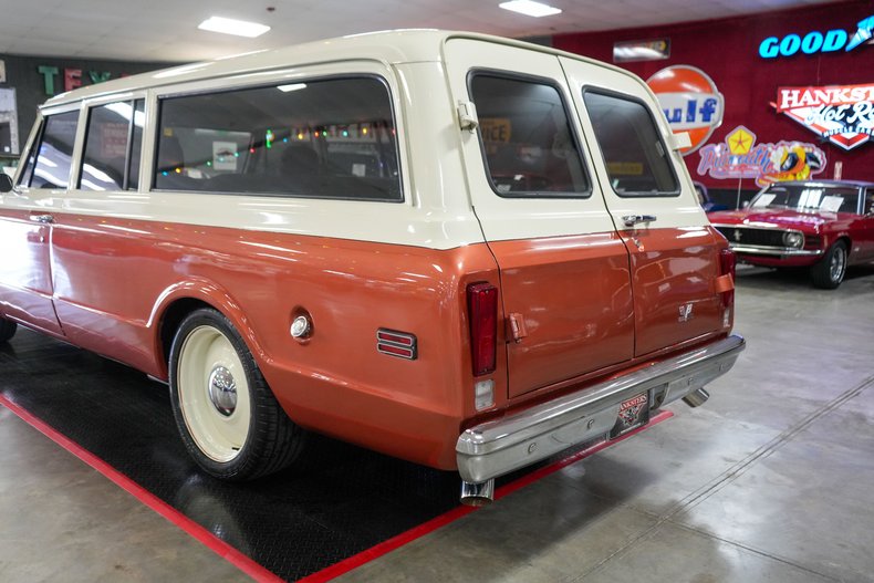 Chevrolet-Suburban-1969-Copper-Beige-42