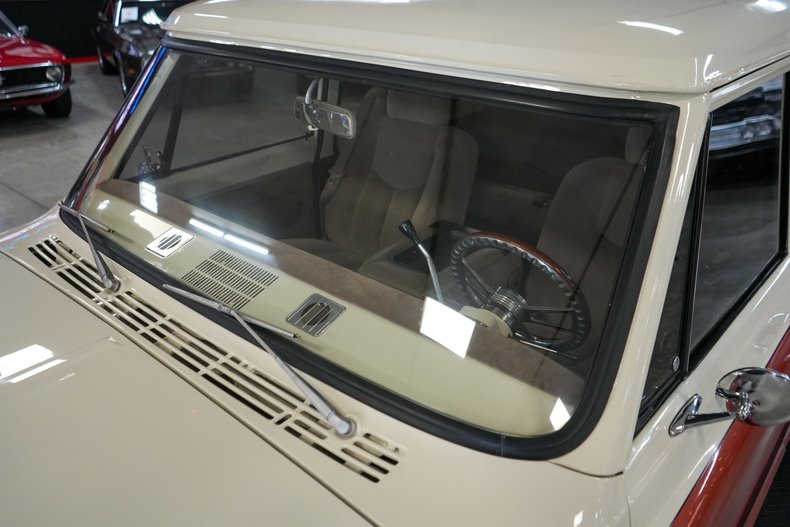 Chevrolet-Suburban-1969-Copper-Beige-47