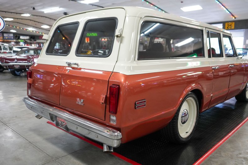 Chevrolet-Suburban-1969-Copper-Beige-9