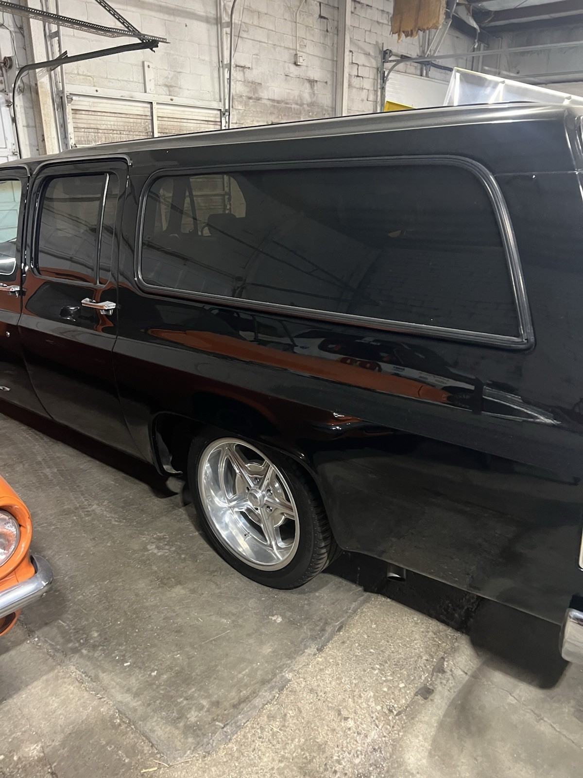 Chevrolet-Suburban-1987-SUV-1