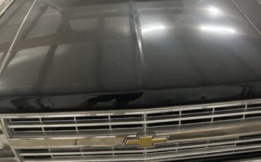 Chevrolet-Suburban-1987-SUV-2