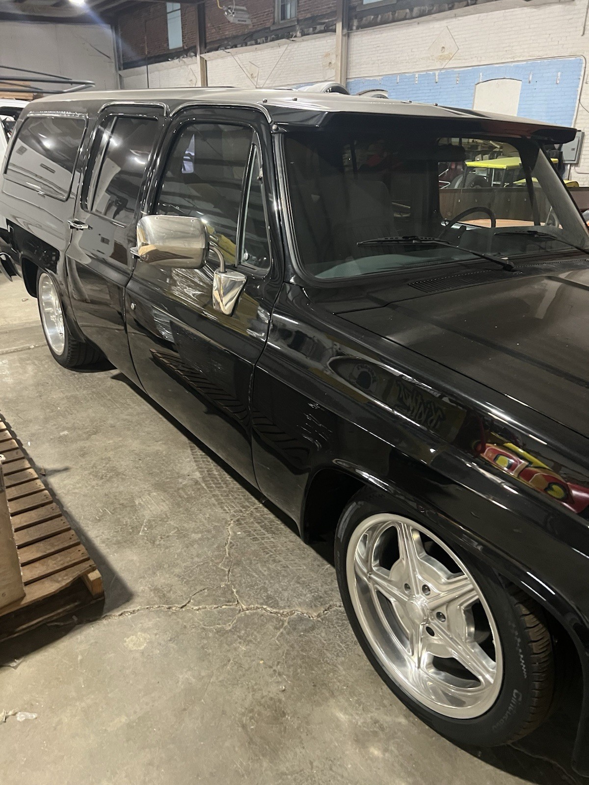 Chevrolet-Suburban-1987-SUV-3