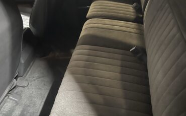 Chevrolet-Suburban-1987-SUV-5