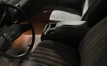 Chevrolet-Suburban-1987-SUV-6