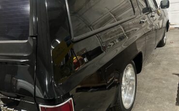 Chevrolet-Suburban-1987-SUV-8