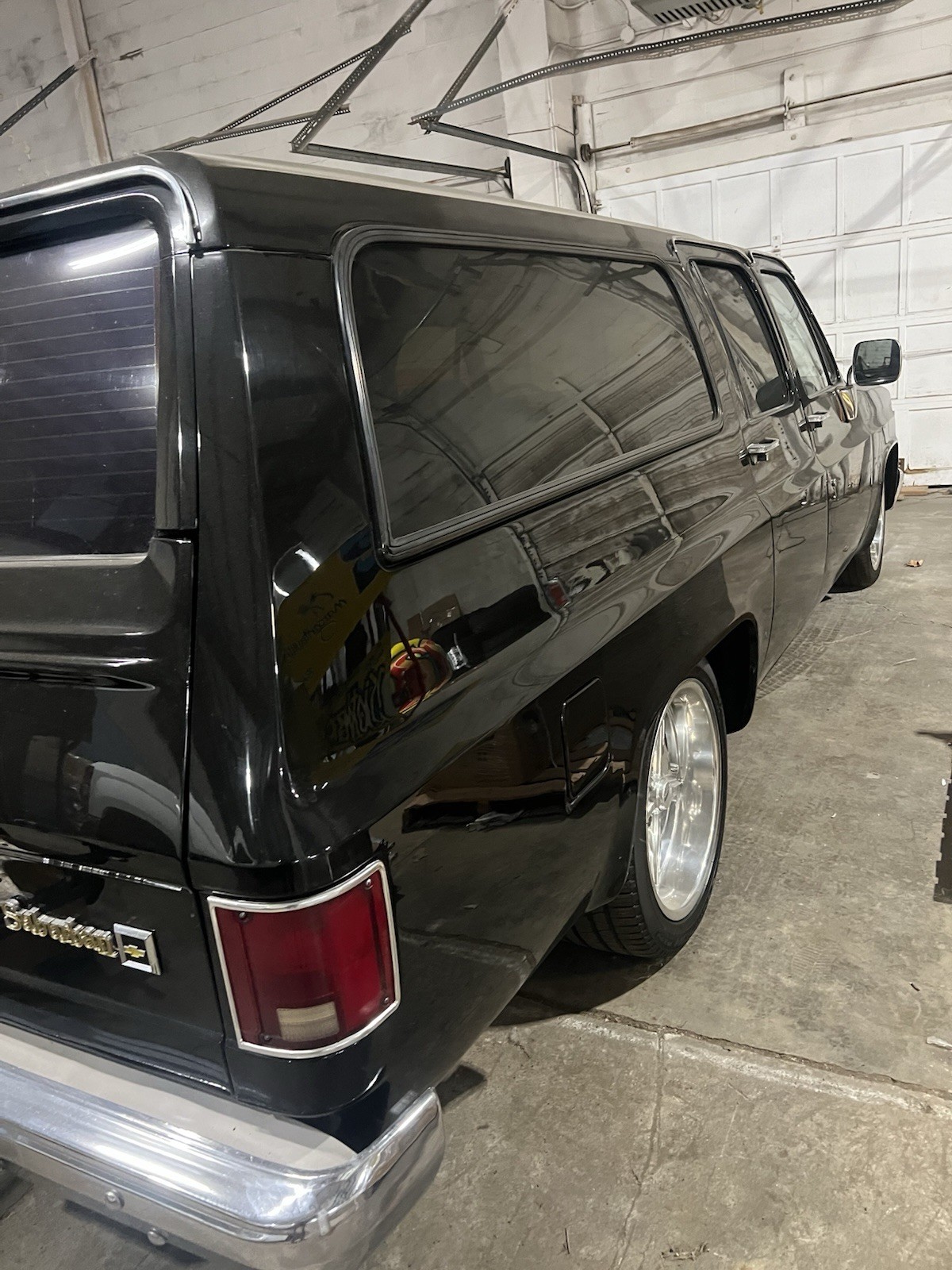 Chevrolet-Suburban-1987-SUV-8