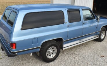 Chevrolet-Suburban-1989-SUV-10