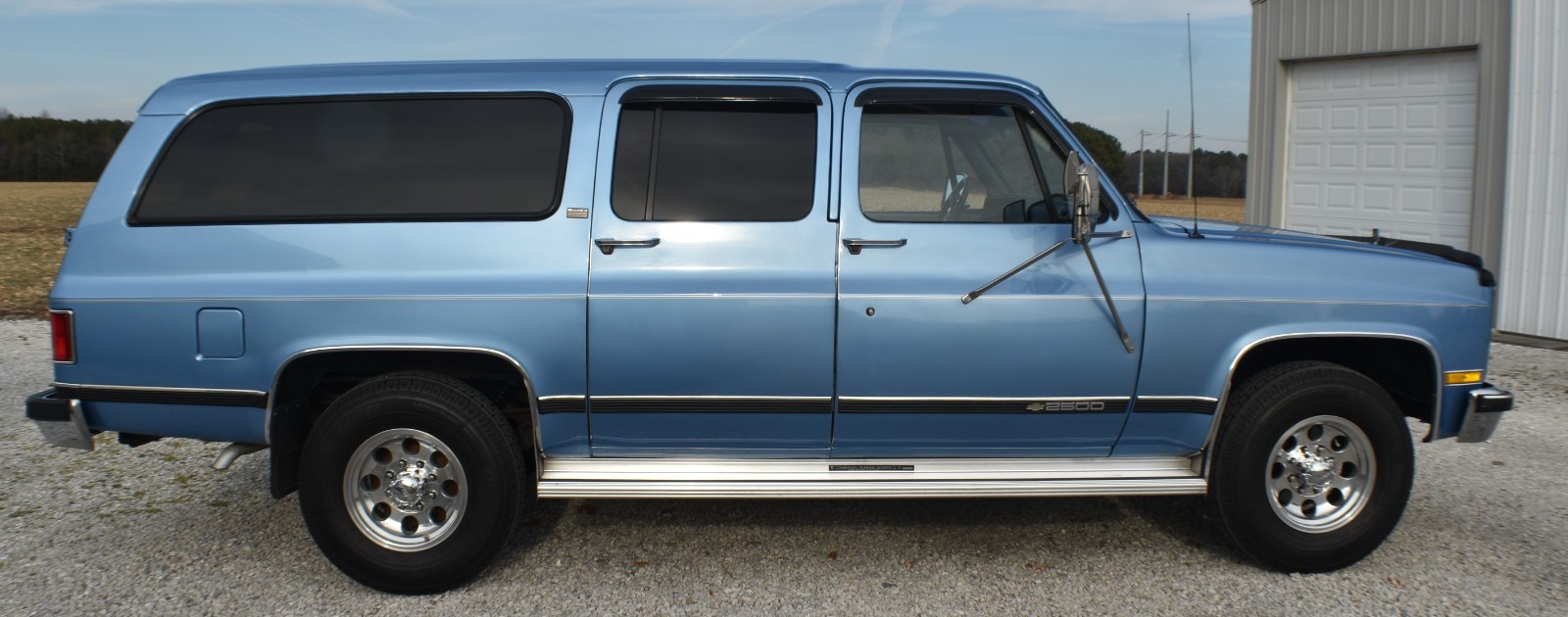 Chevrolet-Suburban-1989-SUV-12