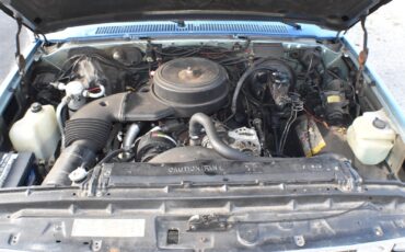 Chevrolet-Suburban-1989-SUV-13