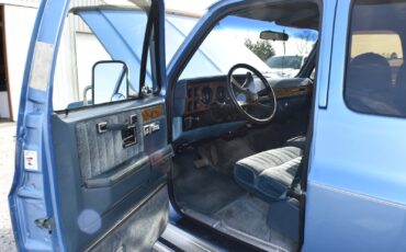 Chevrolet-Suburban-1989-SUV-17