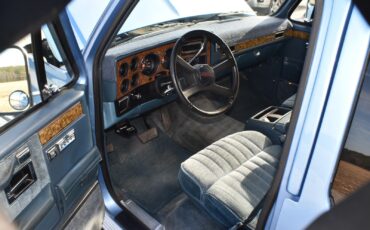 Chevrolet-Suburban-1989-SUV-18