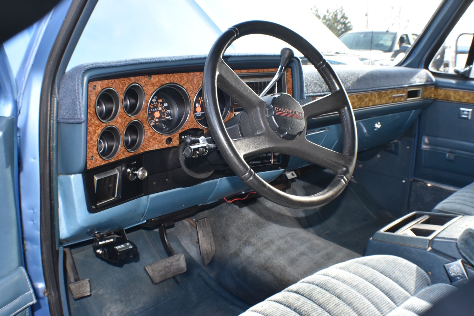 Chevrolet-Suburban-1989-SUV-20