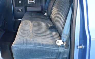 Chevrolet-Suburban-1989-SUV-24