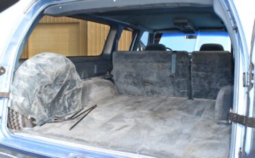 Chevrolet-Suburban-1989-SUV-27
