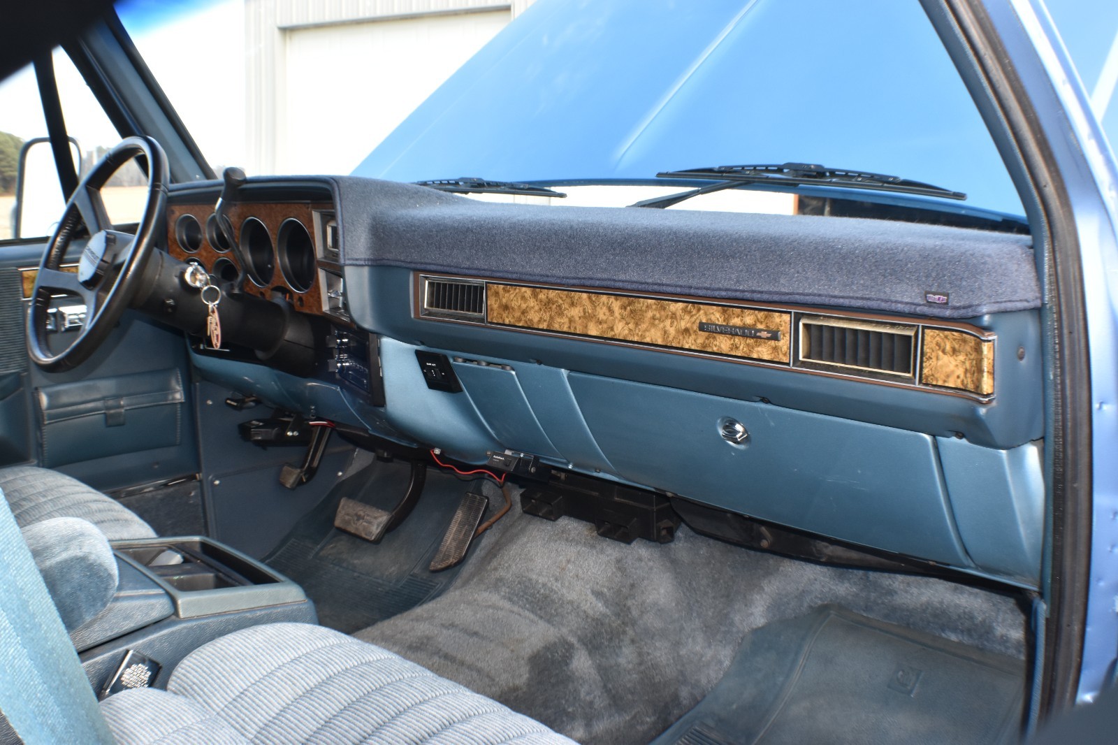 Chevrolet-Suburban-1989-SUV-28