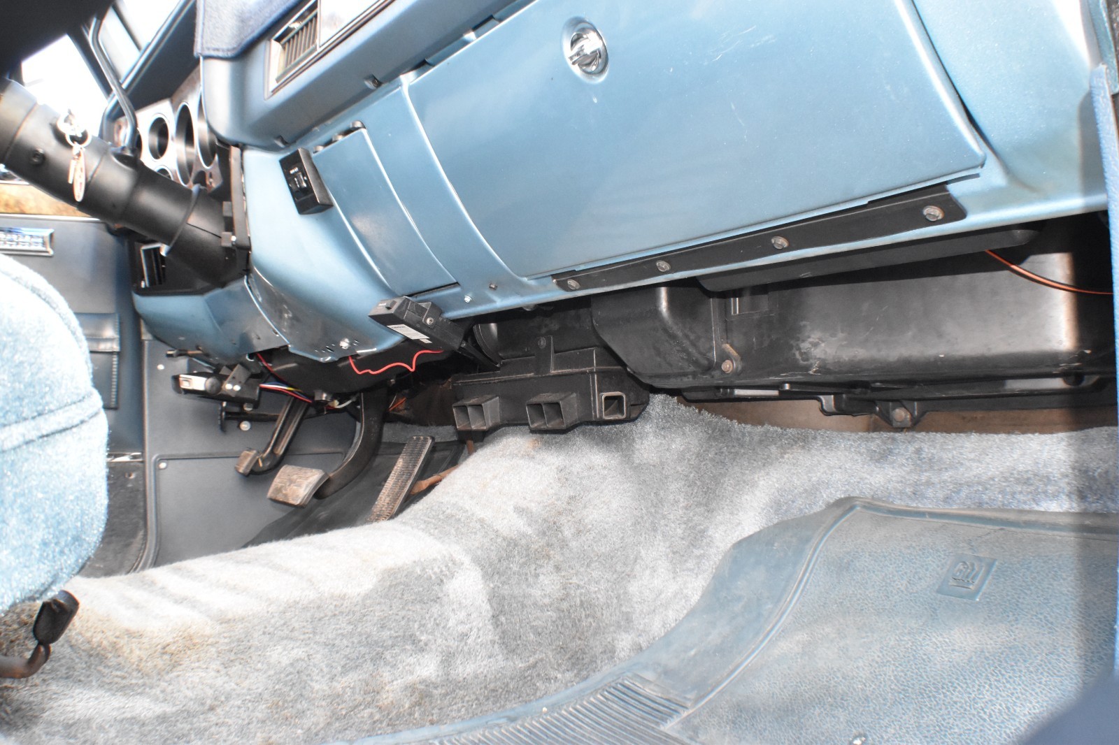 Chevrolet-Suburban-1989-SUV-29