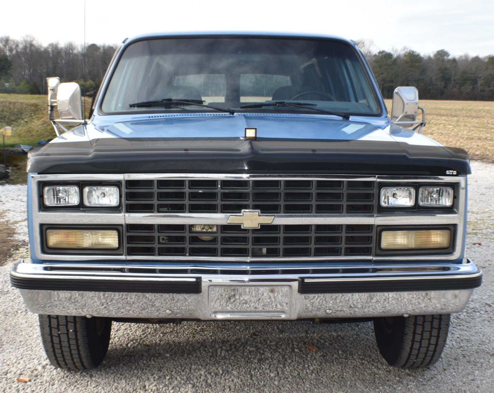 Chevrolet-Suburban-1989-SUV-3
