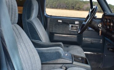 Chevrolet-Suburban-1989-SUV-30
