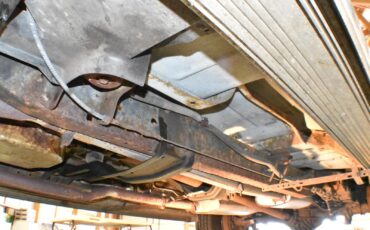 Chevrolet-Suburban-1989-SUV-32