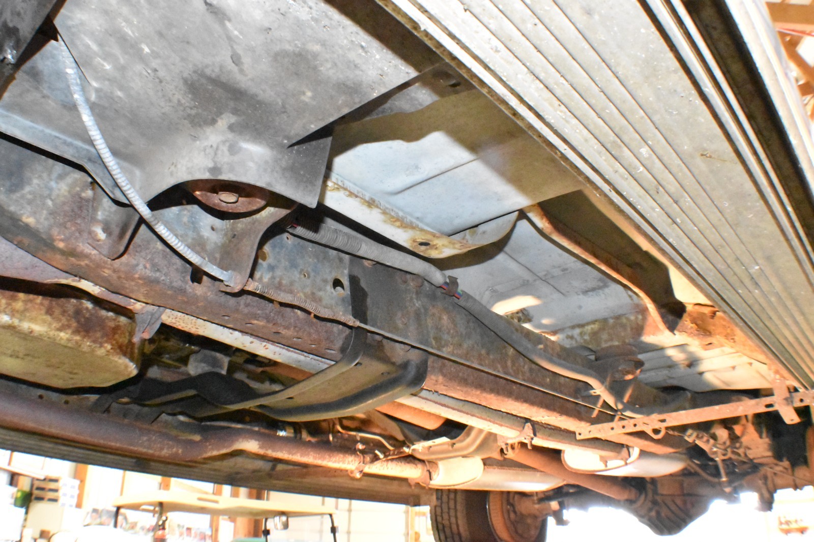 Chevrolet-Suburban-1989-SUV-32