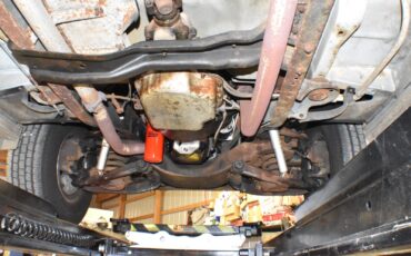 Chevrolet-Suburban-1989-SUV-33