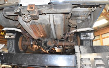 Chevrolet-Suburban-1989-SUV-34