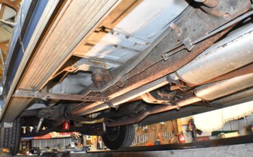 Chevrolet-Suburban-1989-SUV-35