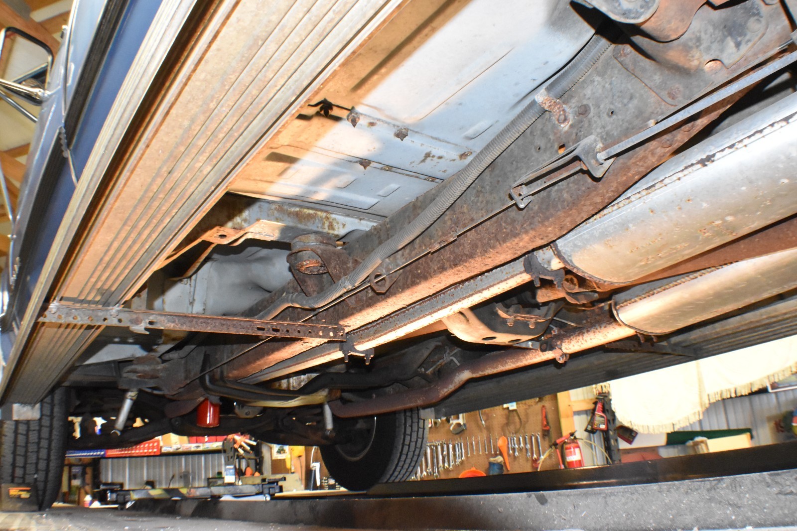 Chevrolet-Suburban-1989-SUV-35