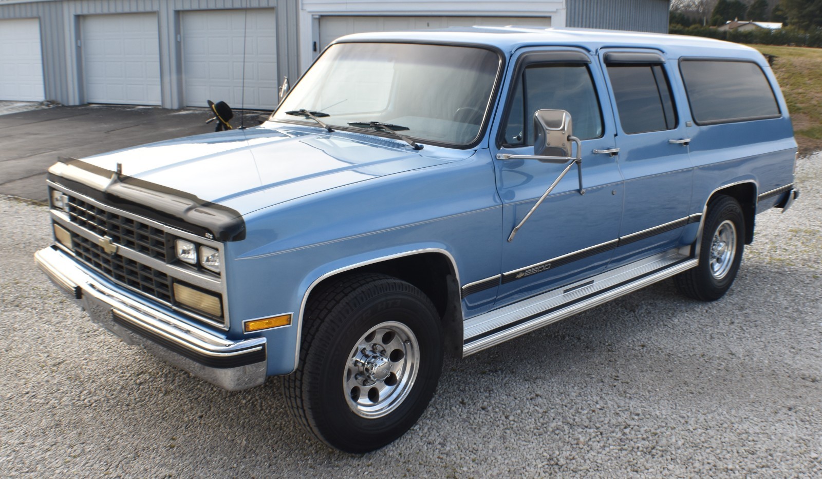 Chevrolet-Suburban-1989-SUV-4