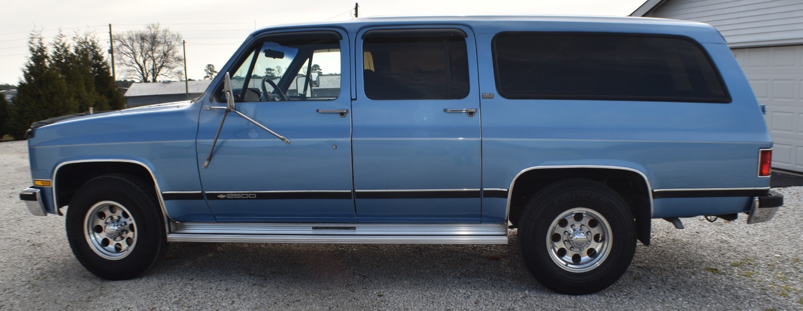 Chevrolet-Suburban-1989-SUV-6