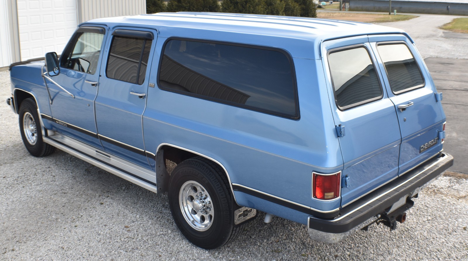 Chevrolet-Suburban-1989-SUV-7