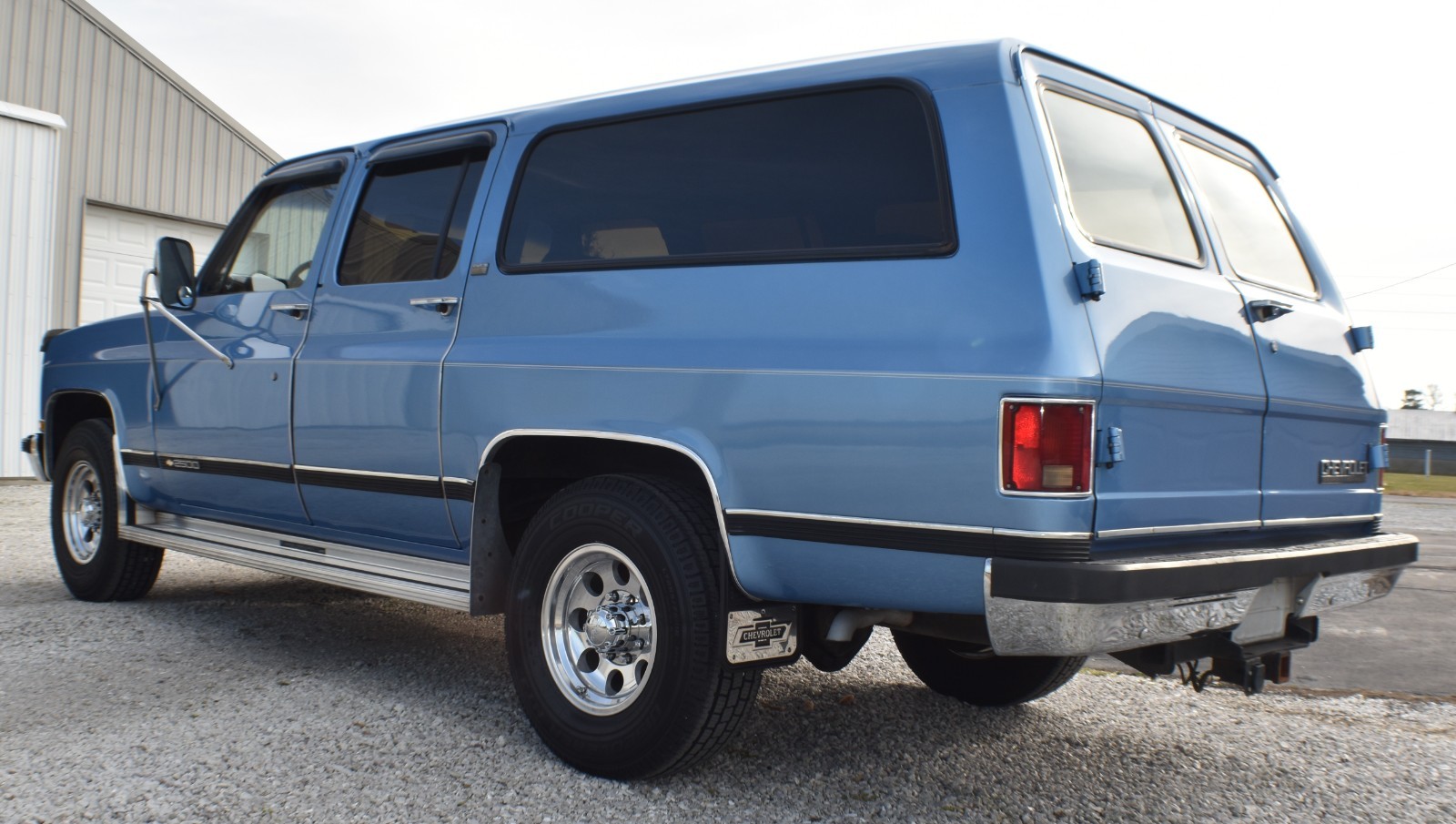 Chevrolet-Suburban-1989-SUV-8