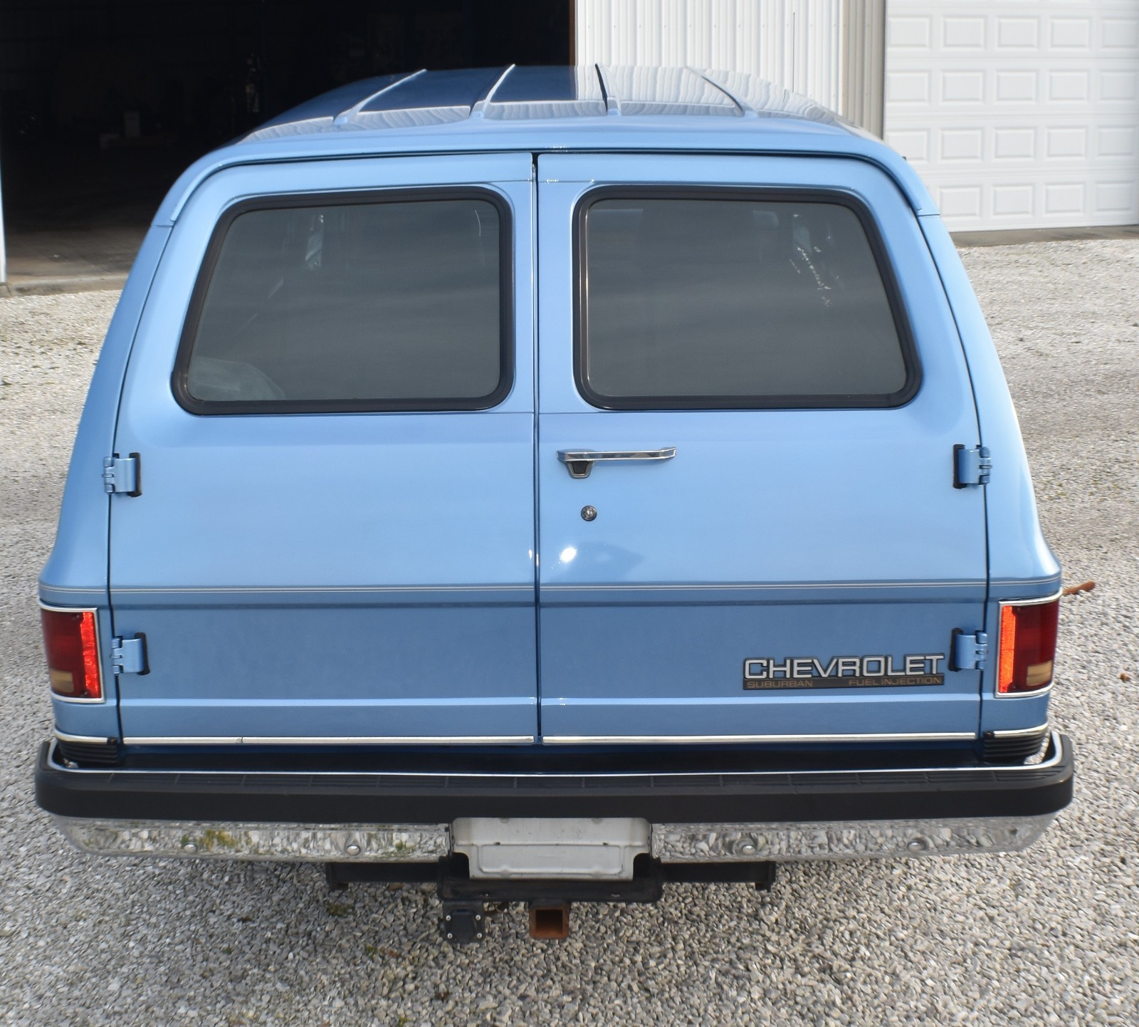 Chevrolet-Suburban-1989-SUV-9