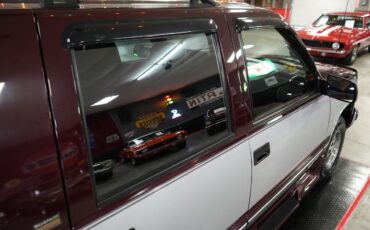 Chevrolet-Suburban-1994-SUV-35