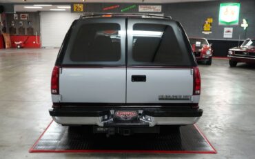 Chevrolet-Suburban-1994-SUV-4