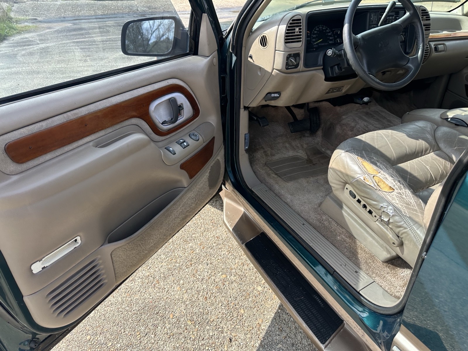 Chevrolet-Tahoe-1996-12