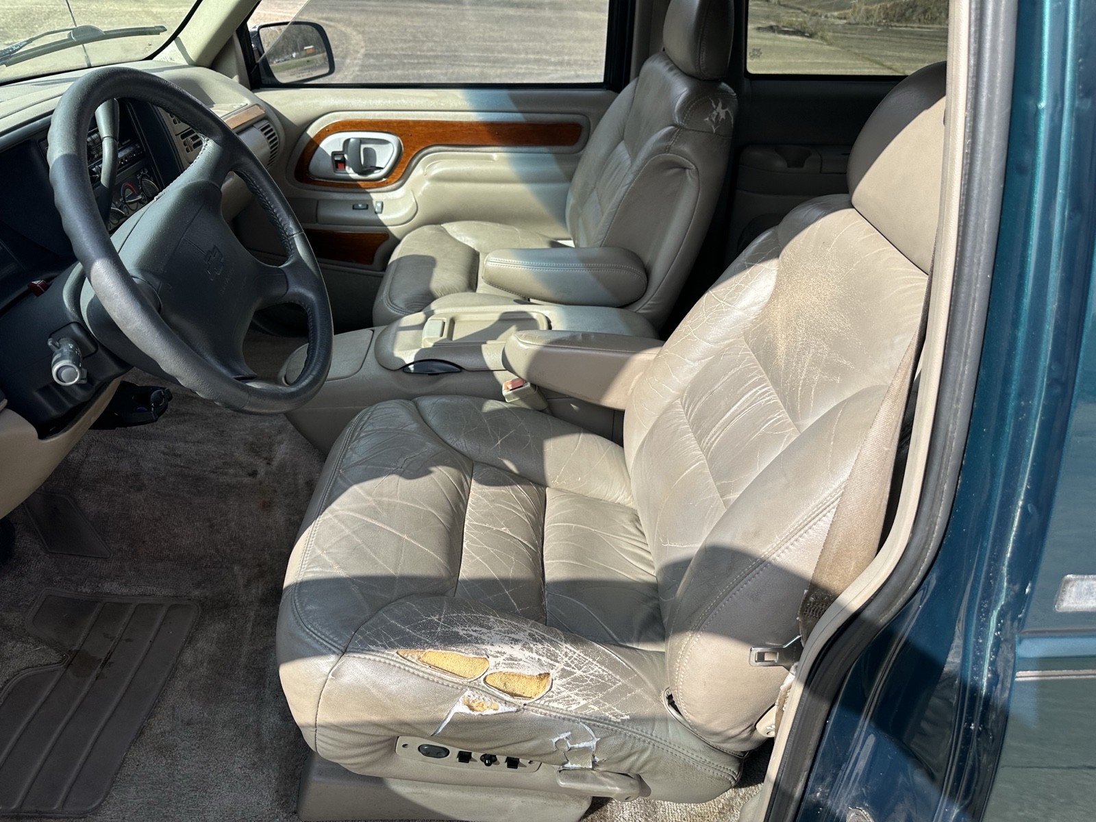 Chevrolet-Tahoe-1996-13