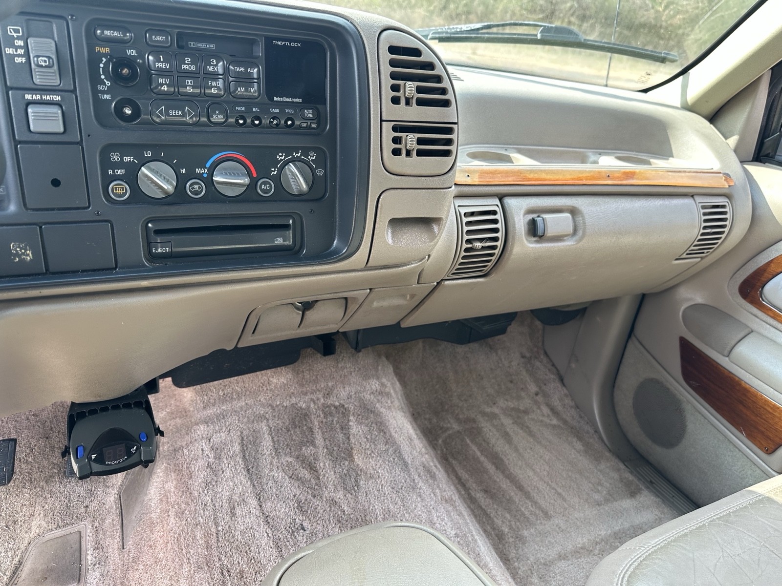 Chevrolet-Tahoe-1996-16