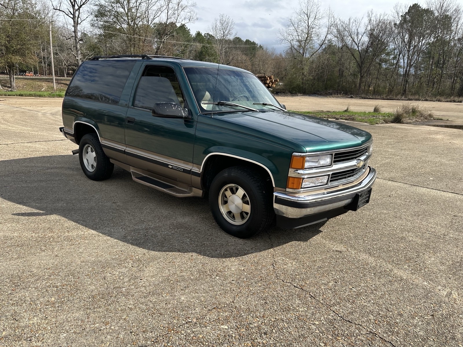 Chevrolet-Tahoe-1996-3