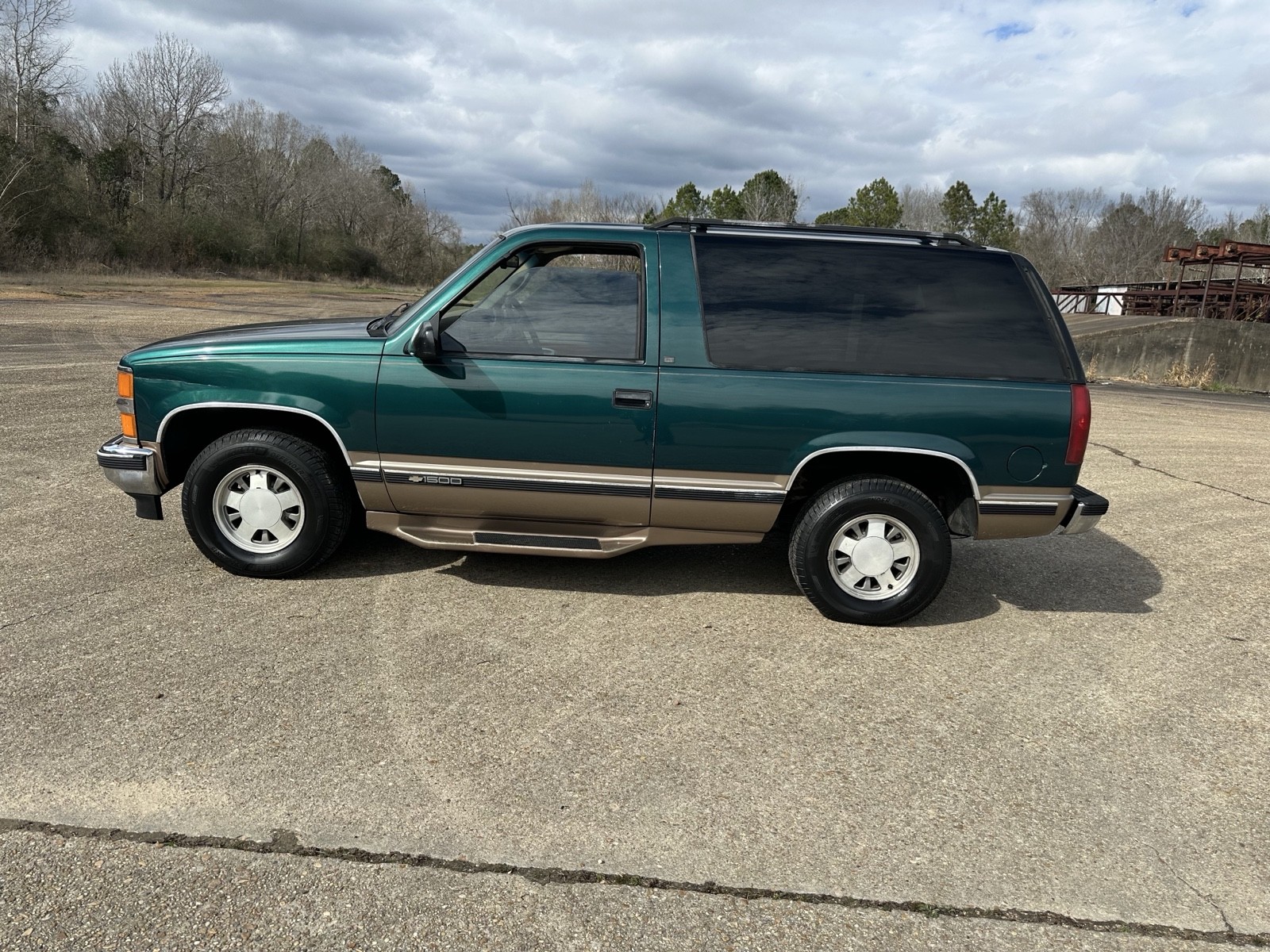 Chevrolet-Tahoe-1996