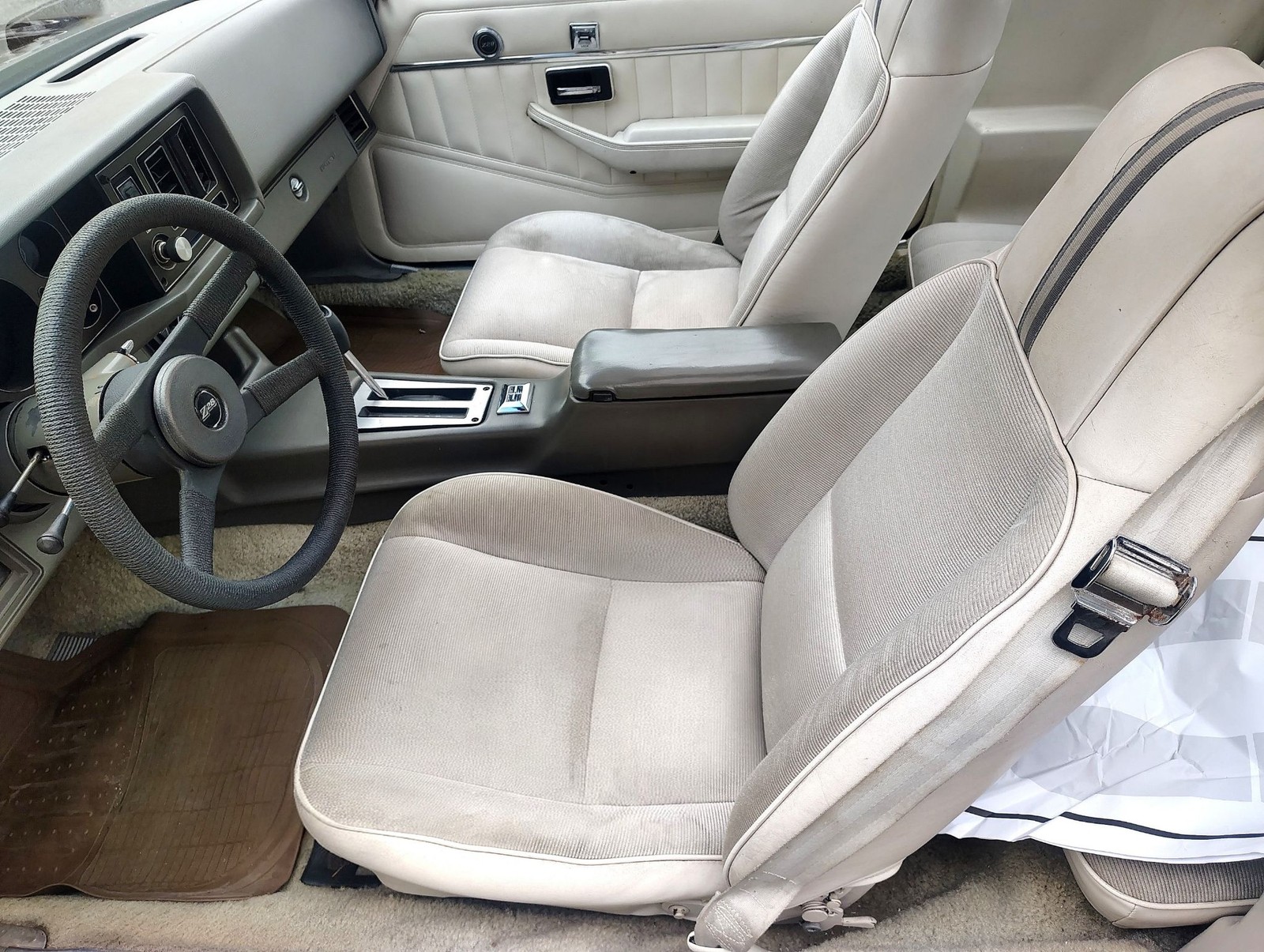 Chevrolet-Z28-1980-T-TOPS-20