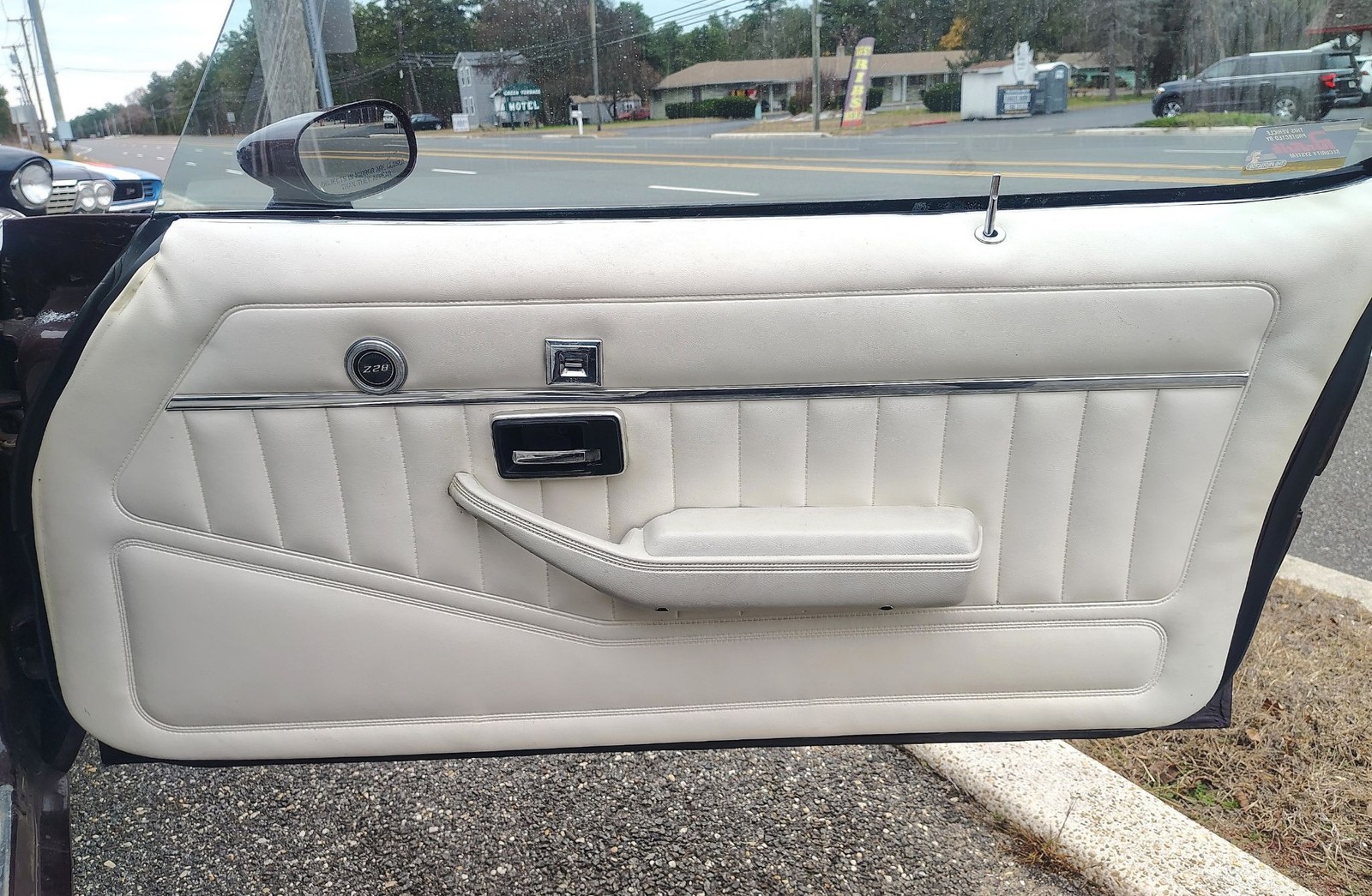 Chevrolet-Z28-1980-T-TOPS-22